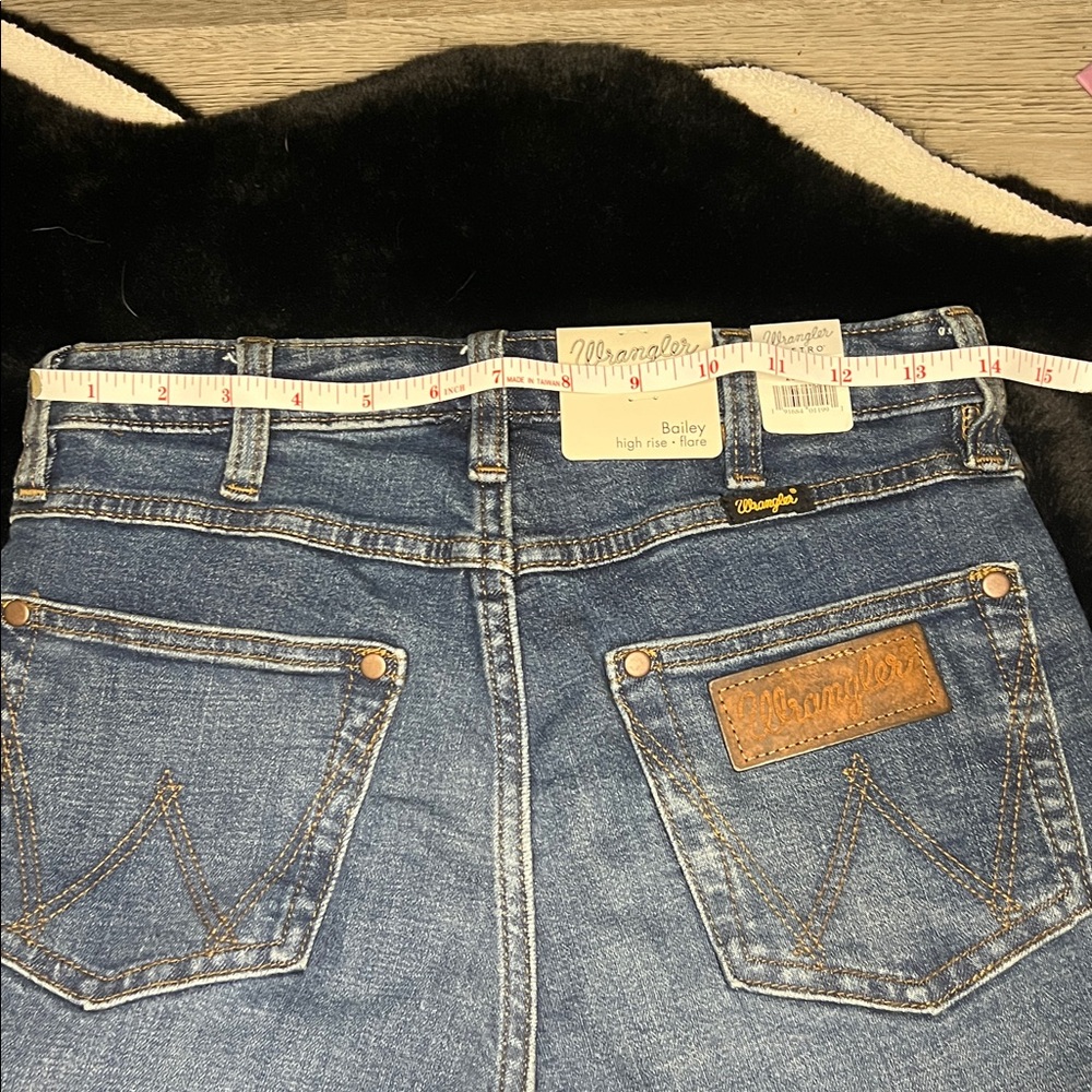 Wrangler Bailey High Rise Flares - Picture 7 of 8